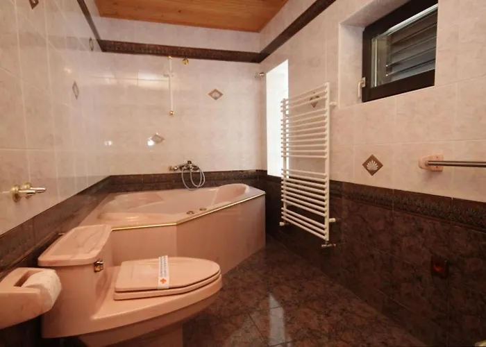 And With Parking Space Moscenicka Draga, Opatija - 7772 Maison d'hôtes Mošćenička Draga